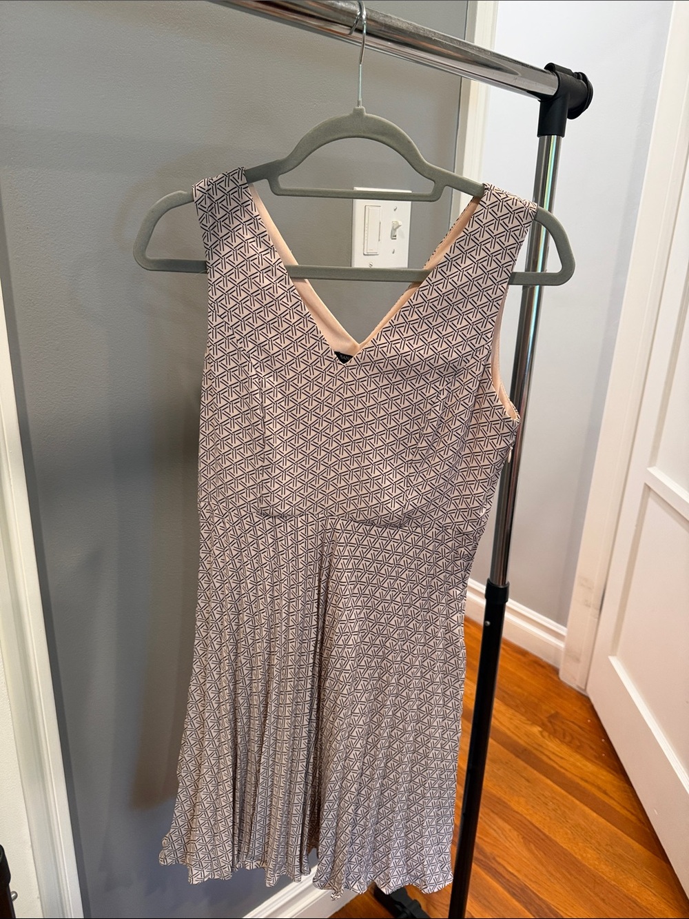 Banana Republic Sleeveless V-Neck Geometric Midi Dress in Blush and Navy